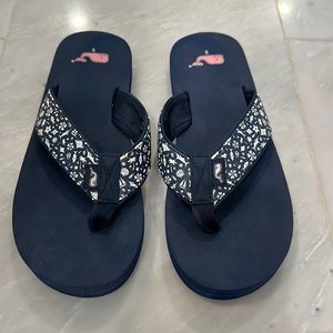 Women’s Vineyard Vines flip flops size 9
